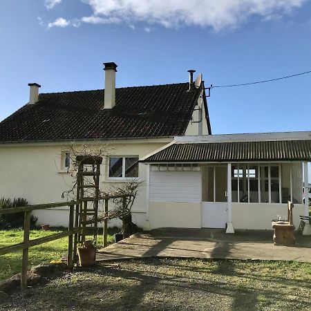Gîte Cottage chaleureux en pleine campagne vue sur les Monts et Forêts et le château de Carrouges Extérieur photo