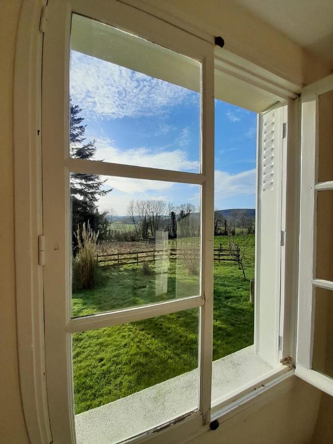 Gîte Cottage chaleureux en pleine campagne vue sur les Monts et Forêts et le château de Carrouges Extérieur photo
