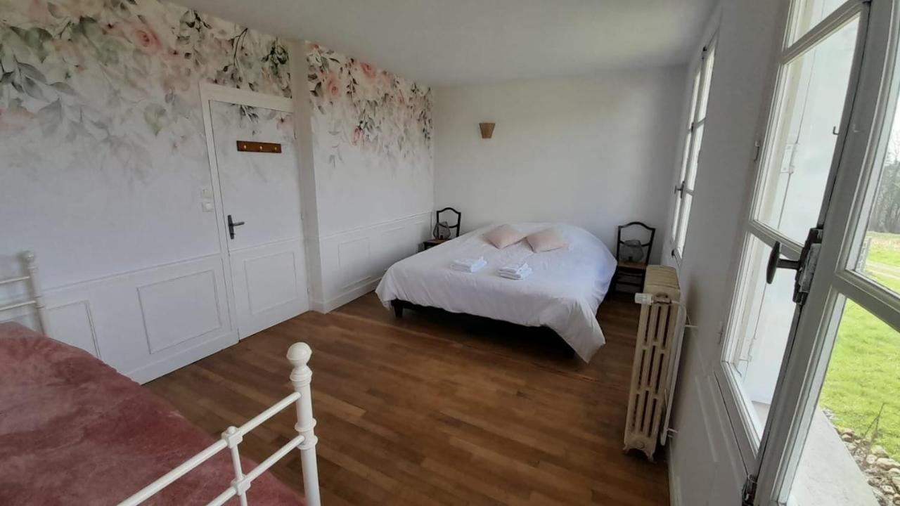 Gîte Cottage chaleureux en pleine campagne vue sur les Monts et Forêts et le château de Carrouges Extérieur photo