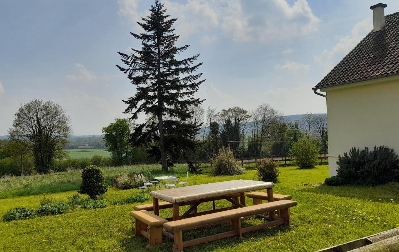 Gîte Cottage chaleureux en pleine campagne vue sur les Monts et Forêts et le château de Carrouges Extérieur photo
