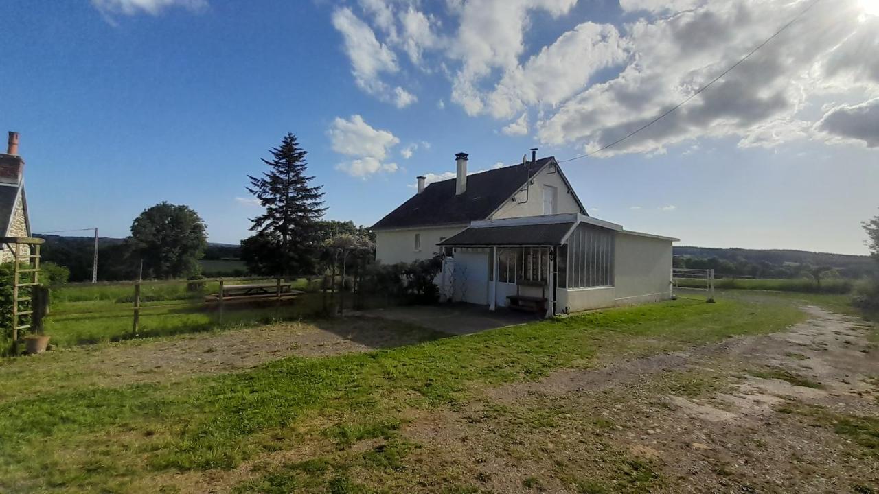 Gîte Cottage chaleureux en pleine campagne vue sur les Monts et Forêts et le château de Carrouges Extérieur photo